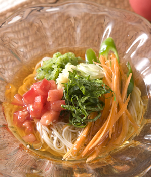 えごま油で旨みアップ！野菜たっぷり素麺