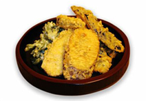 天ぷら　天ぷらはポルトガルから伝わった南蛮料理ですが、「油祝い」で揚げるのは、さつま芋やにんじん、ごぼうなどの素朴なもの。内陸部では、身欠きにしん、するめなどの乾物（会津）や、串柿（信州）も食材にしていました。